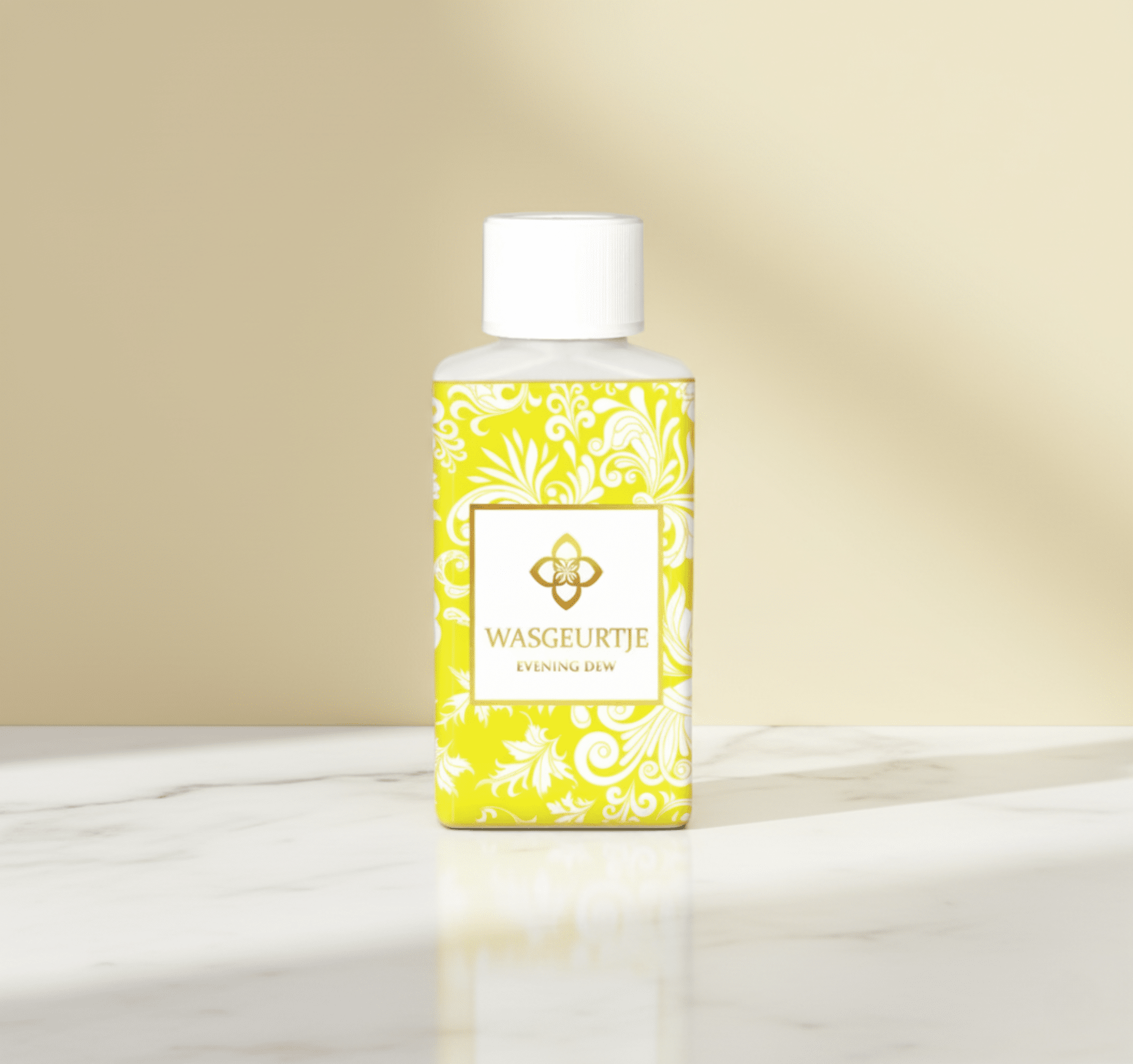Wasgeurtje Evening Dew wasparfum op een marmeren oppervlak met beige achtergrond en zachte schaduwen — een moderne, verfijnde productpresentatie die de frisheid van de wasparfum accentueert.