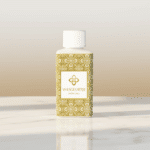 Wasgeurtje Sweet Fog wasparfum op een licht marmeren oppervlak met een zachte beige achtergrond — een tijdloze, luxueuze productopname die elegantie en eenvoud uitstraalt.