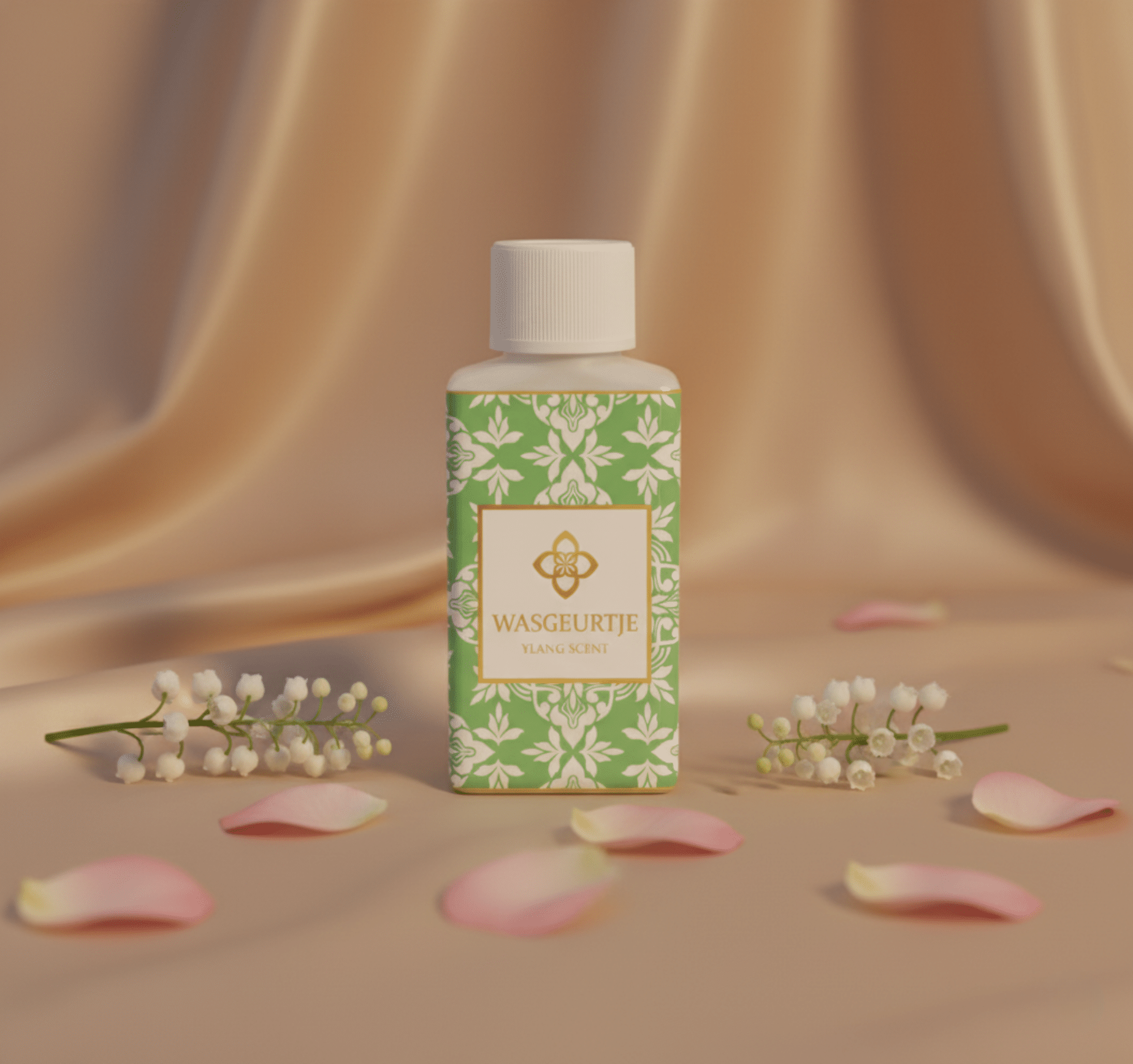 Flesje Wasgeurtje Ylang Scent wasparfum op een champagnekleurige satijnen achtergrond, omringd door lelietje-van-dalen en roze bloemblaadjes — symbool voor verfijnde frisheid en zachte luxe in de was.